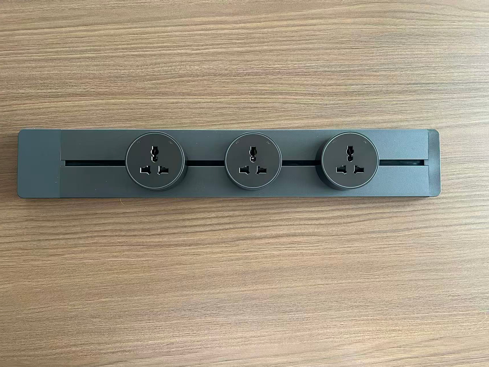 Power track socket